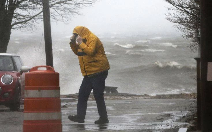 Σε κλοιό κακοκαιρίας με χιόνια και πλημμύρες η Ανατολική Ακτή των ΗΠΑ (βίντεο)